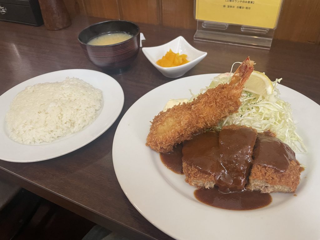 KOBAYA 本日のランチ ( エビフライとメンチカツ）